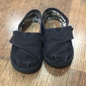 Black Canvas Tiny TOMS Size T5